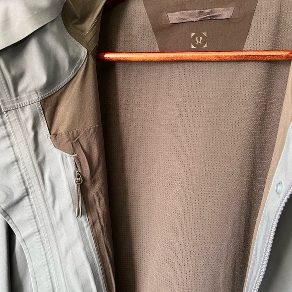 Mens Lululemon Outpour Shell Rain Jacket Medium - Picture 7 of 13